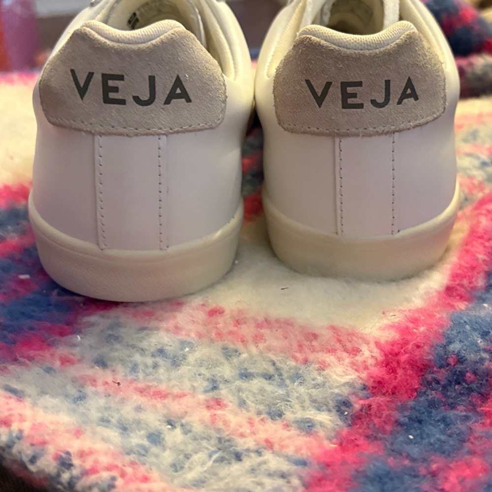 Veja Esplar Leather Sneakers - Picture 6 of 9